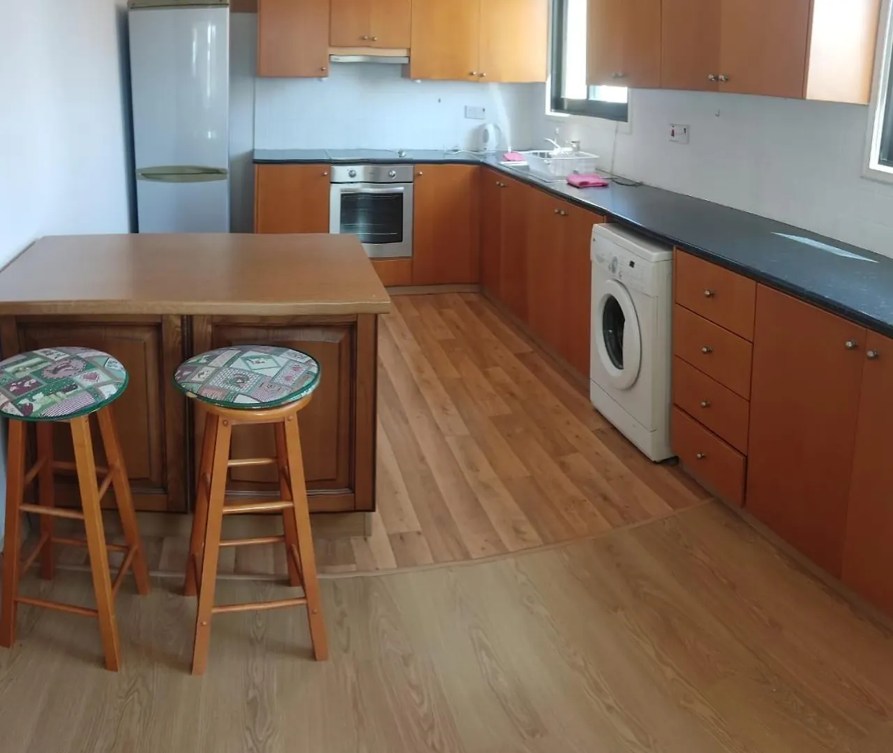 3-Bedroom Penthouse ラルナカ 0*,